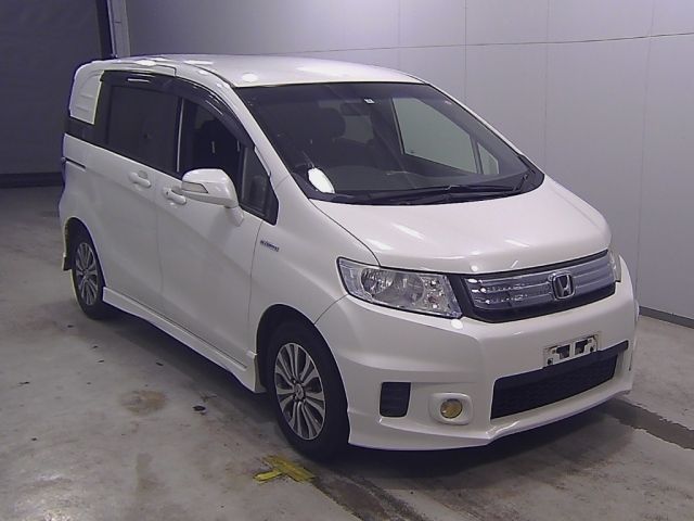 10355 Honda Freed spike GP3 2013 г. (Honda Tokyo)